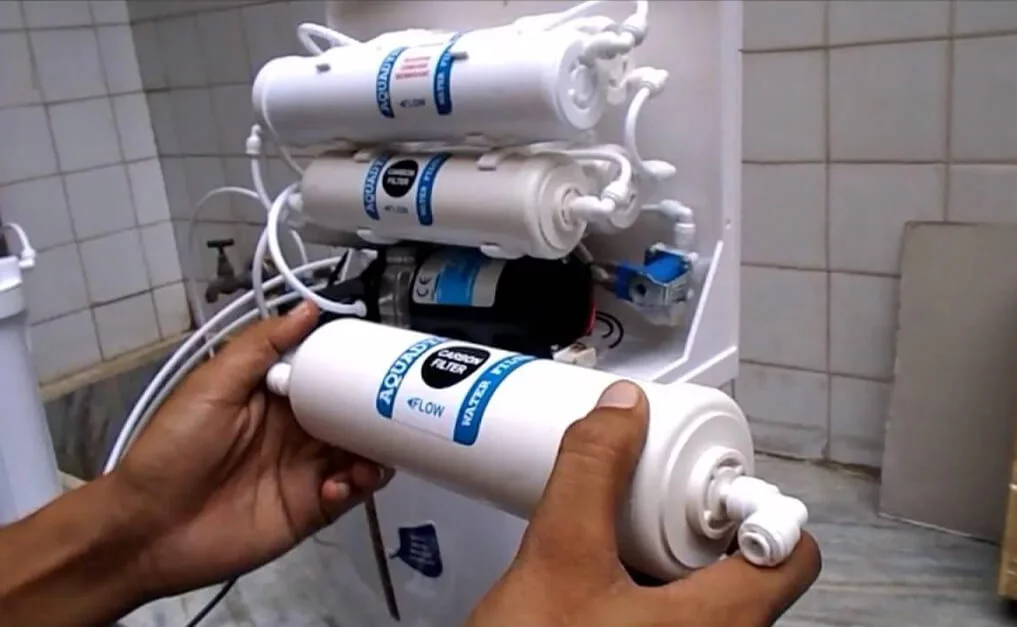 Water-Filter-Cartridge-Replacement.jpg